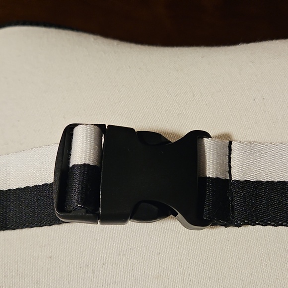 Brighton Fanny Pack Belt Bag Endless Love Black Red White Polka Dot Interior - Picture 5 of 12